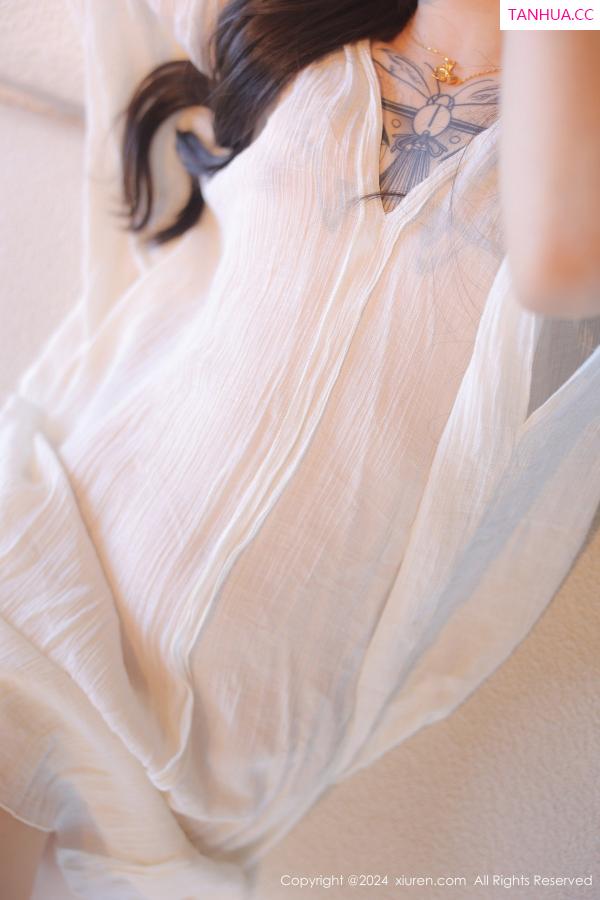   [XiuRen]高清写真图 2024.07.11 No.8842 夏竹 性感美腿第45张图片